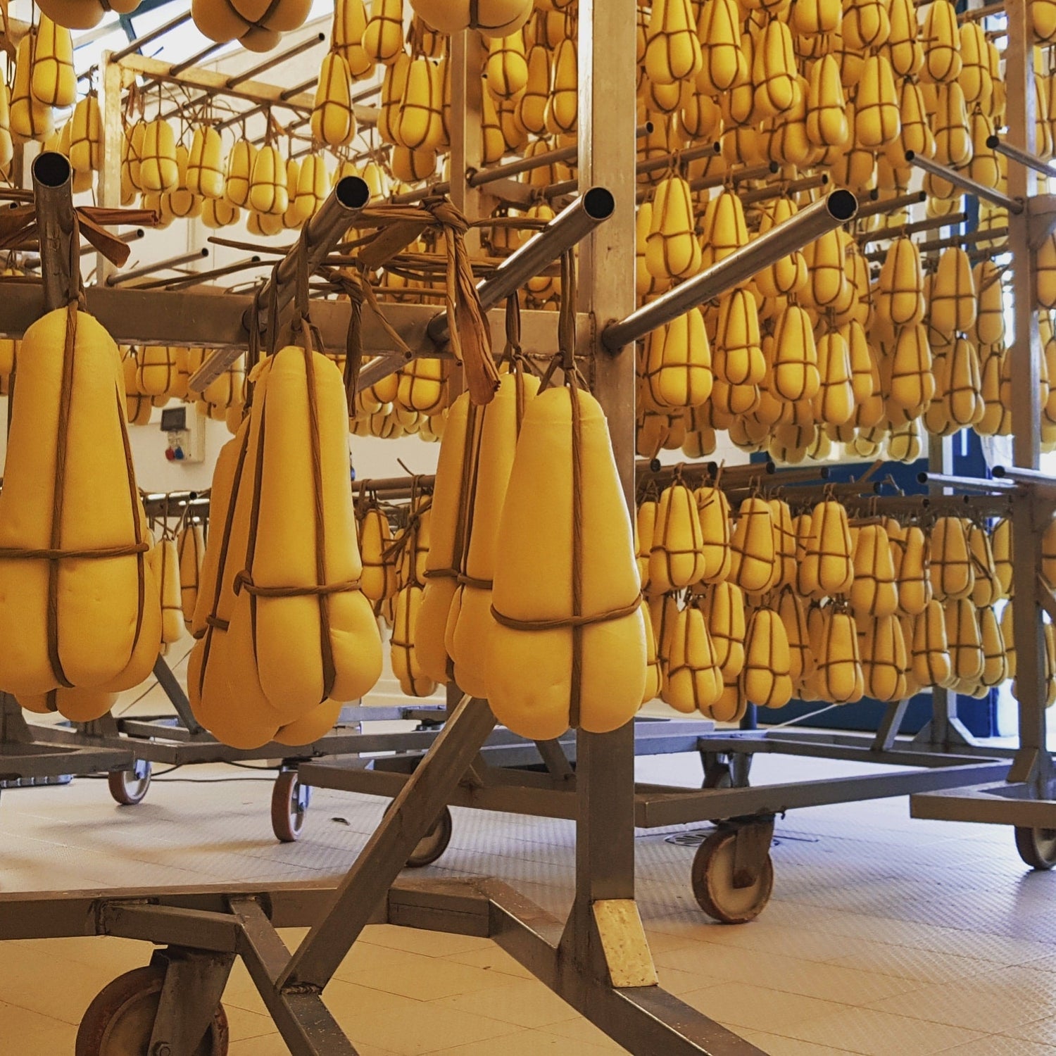 Provola Calabrese Artigianale: Tradizione e Sapore autentico e genuino - Nonno Gino